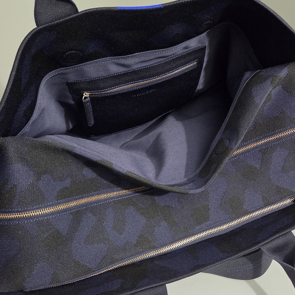 ROTHY'S THE WEEKENDER BAG IN MIDNIGHT CAMO CAMOUFLAGE OVERNIGHTER BAG - Picture 5 of 11